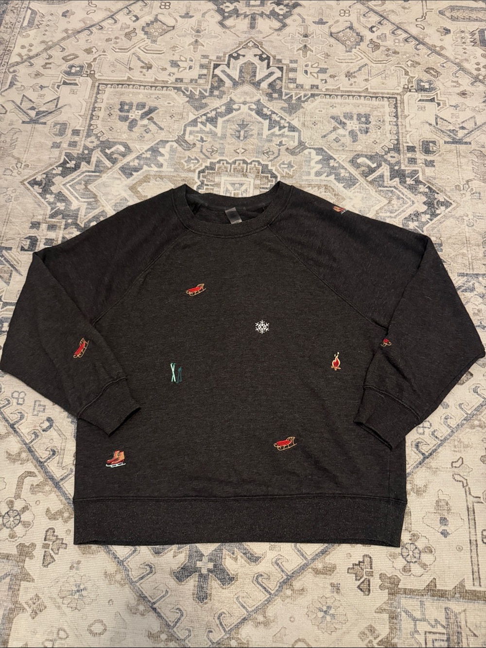 Lou & Grey Small Charcoal Embroidered Winter Ski Sweatshirt